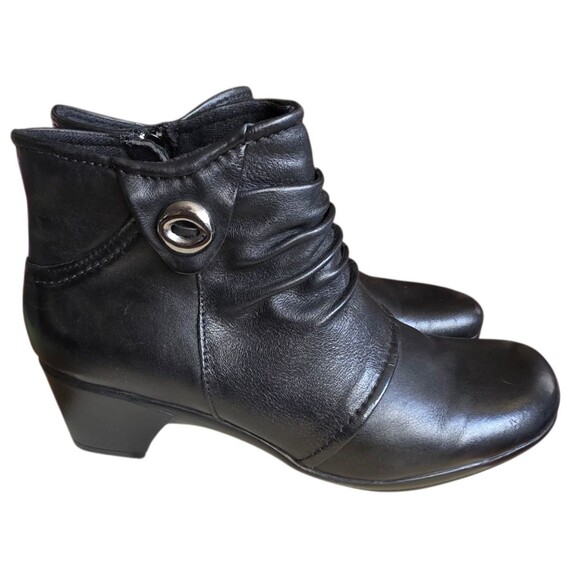 Earth Shoes - Earth Origins Mallory Ruched Ankle Boots Size 9 Wide Black With Button Accent